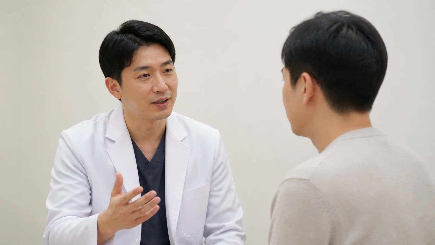 현재 측정과 과거 변화·반복값으로 굴절 안정성을 확인하는 표