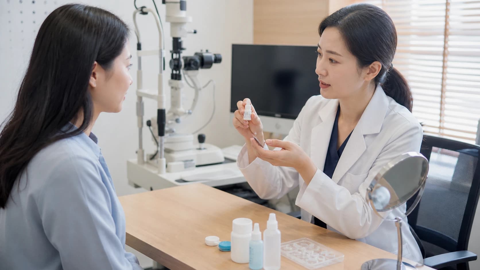 안경 처방 렌즈 종류 마지막 착용 시간 교체주기 세척 보관 물 노출과 검사 전 안내를 기록하는 정보 도해