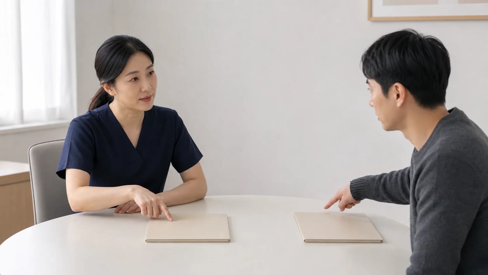 현재 설명된 자료와 아직 남은 불편 자료를 분리해 함께 확인하는 상담 장면